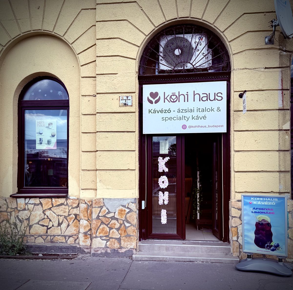 Kōhi Haus exterior — Hungária krt. 15, Budapest