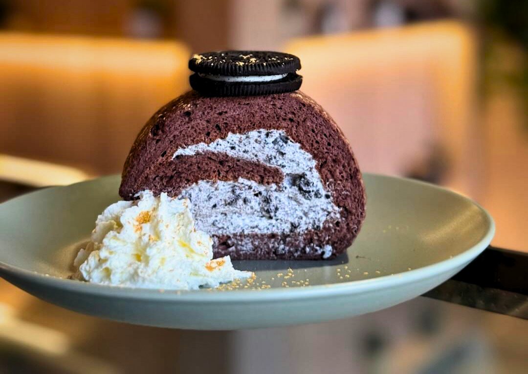 Oreo Roll Cake